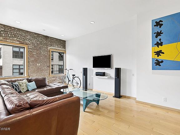 4th image of 204 W Houston St #4/5A
