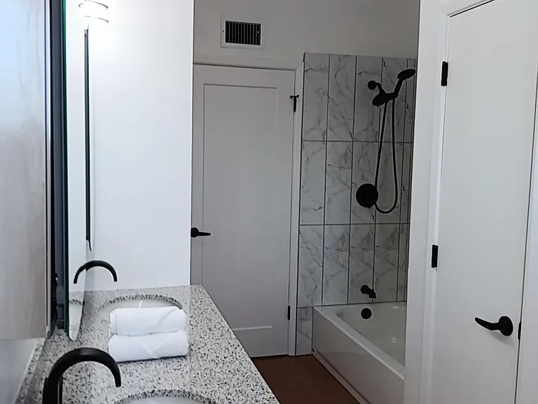 3920 E Poe St — Photo 9