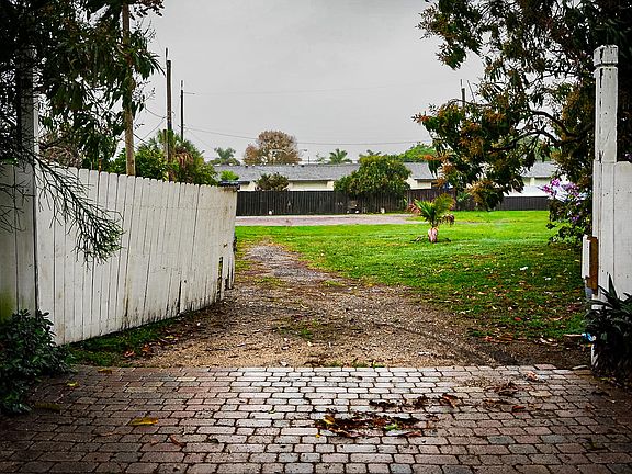 3rd image of 3825 Lakewood Road #A