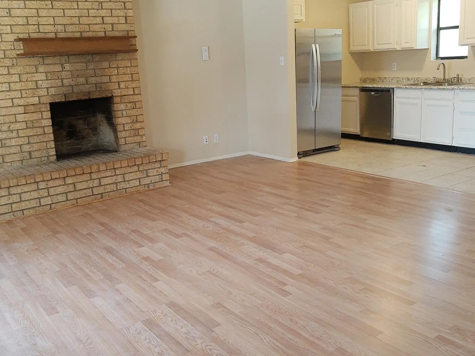 2 bed, 1100 sqft, $950 — Photo 2