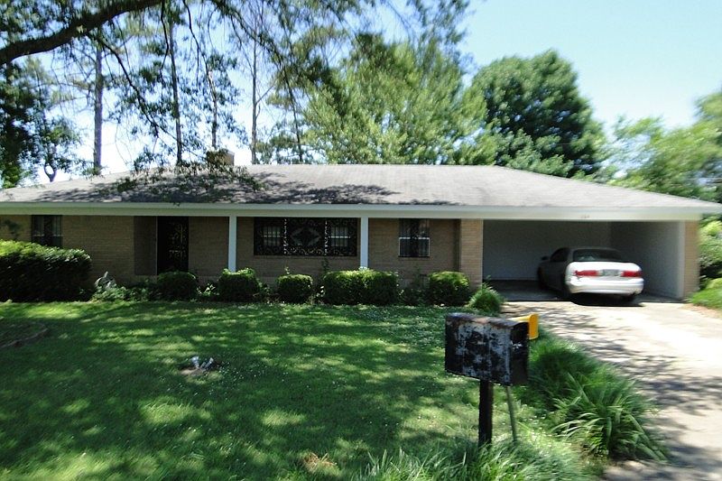 1st image of 104 Maplewood Dr