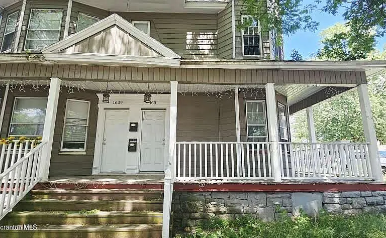 1631 Vine St — Photo 1