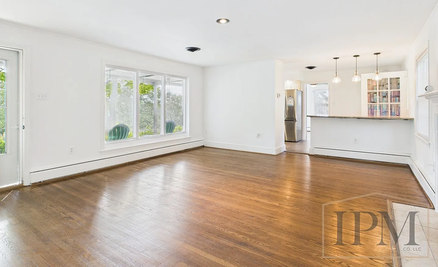 Apply Today - Charming 3 Bedroom, 1 Bath Single Family Home Near York Hospital. — Photo 1