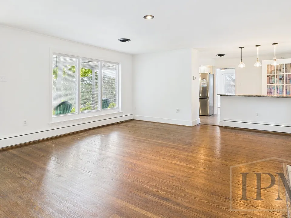 1371 Irving Rd