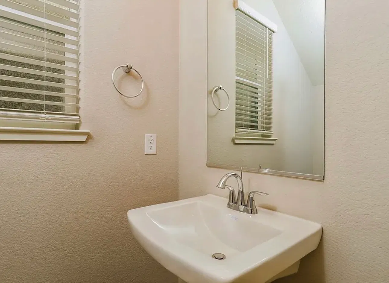 3 bed, 2.0 bath, $1,810 — Photo 3