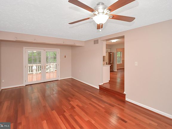 4th image of 582 Pinedale Dr