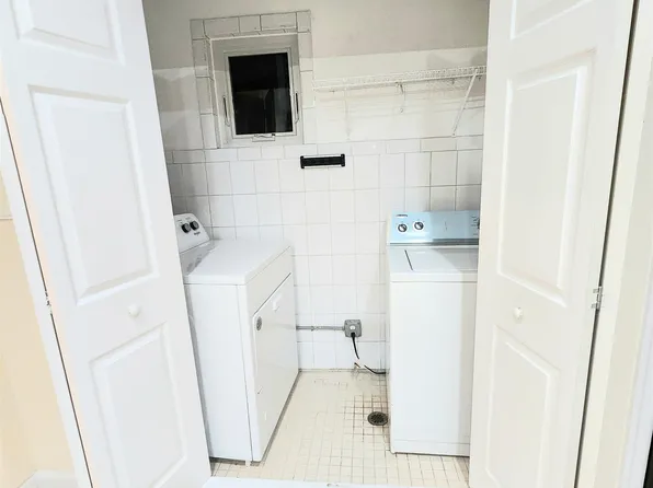 122 Jewett Avenue image 8 of 16