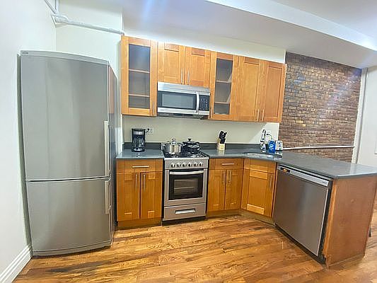 4th image of 553 Wilson Ave #2R