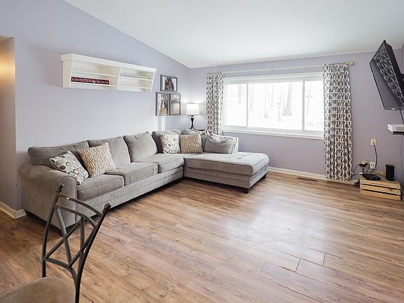 3rd image of 2711 Chopin Ave