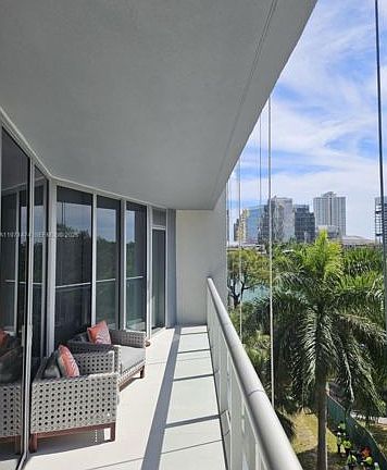 4th image of 495 SE Brickell Ave