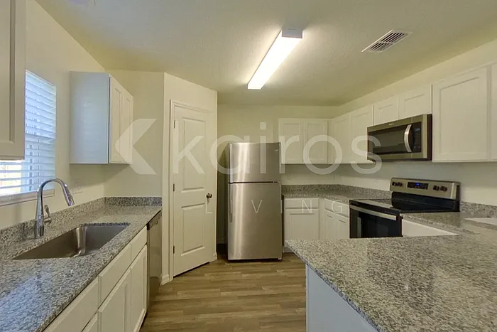 1124 Ware Ave — Photo 2