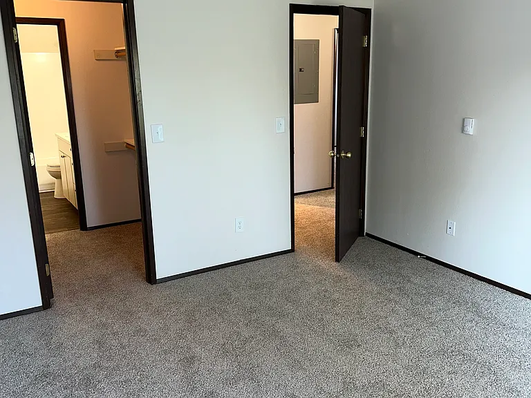 Hidden Lake Apartments — Photo 19