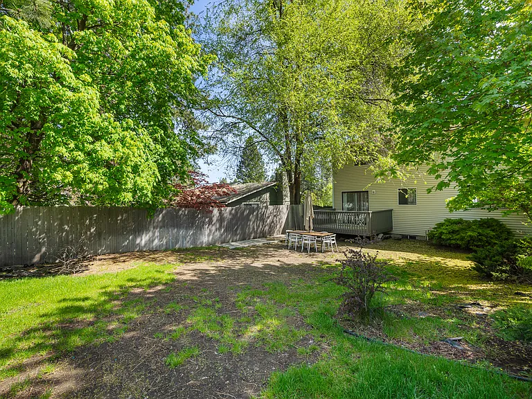 8213 N Colton St — Photo 26