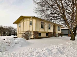 1000 8th St, Harvard, IL 60033