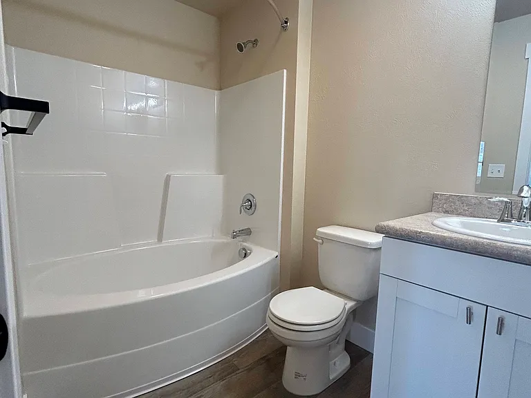 884 SQFT Unit Bathroom