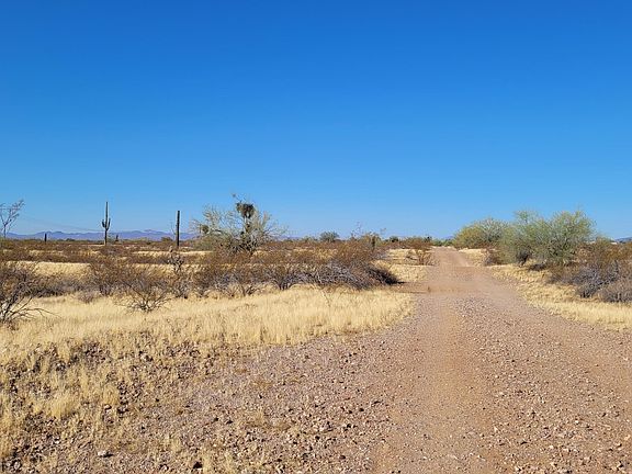 4th image of 335XX W Smokehouse Trail #104