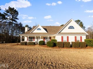 101 Waters Edge Dr, Lagrange, GA 30240