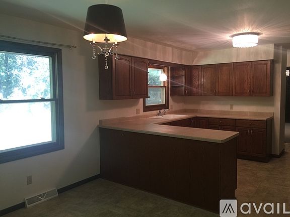 3rd image of 4225 E Saturn Dr