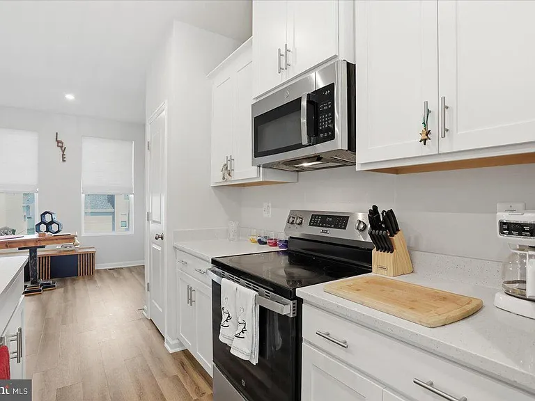 186 Coolidge Ave — Photo 5