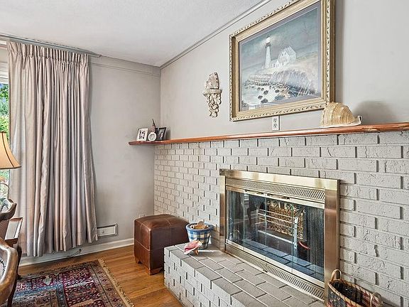 4th image of 8601 Metcalf Ave