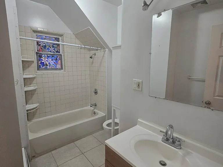 552 Davis Ave #1 — Photo 2