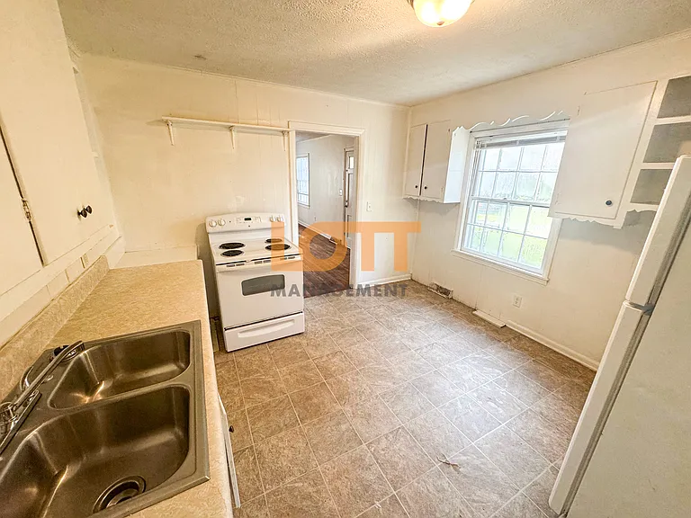 126 Irene Cir — Photo 11