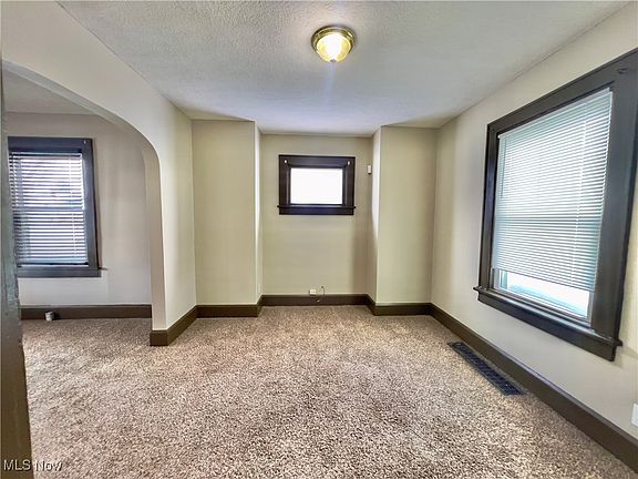 5th image of 1227 Greenfield Ave SW