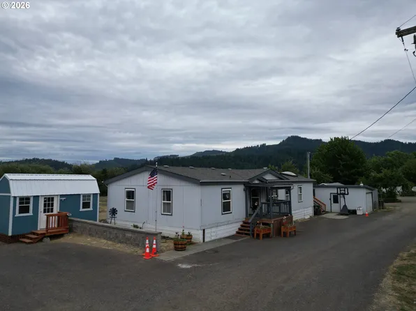 826 W Dean Ave, Sutherlin, OR 97479
