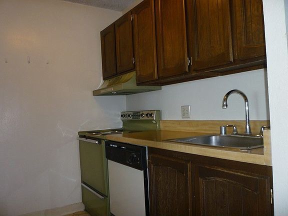 3rd image of 1700 Civic Center Dr APT 609
