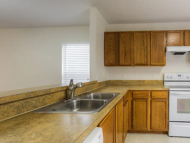 735 Windrose Dr — Photo 7