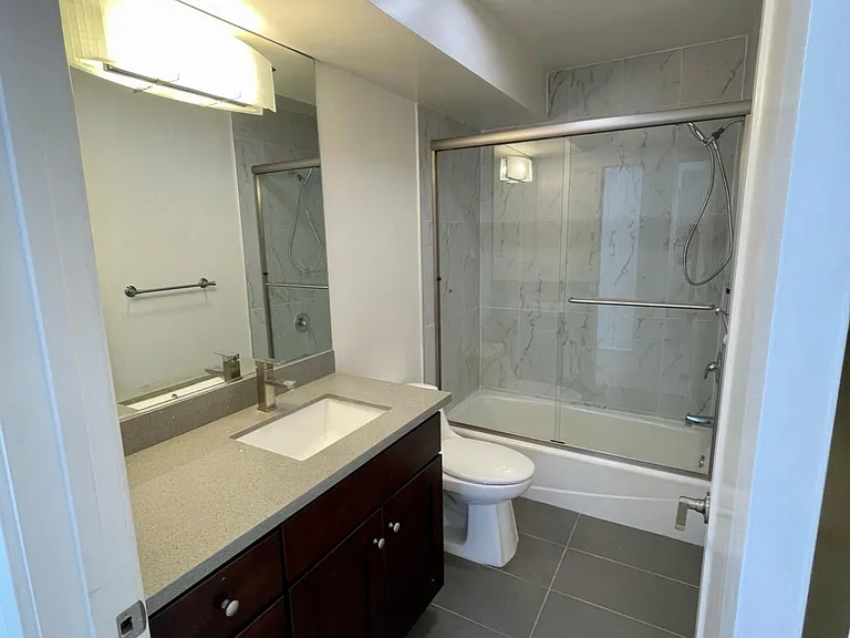 2nd bath room