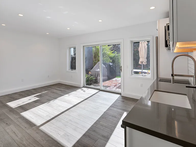 1357 Francisco St — Photo 2