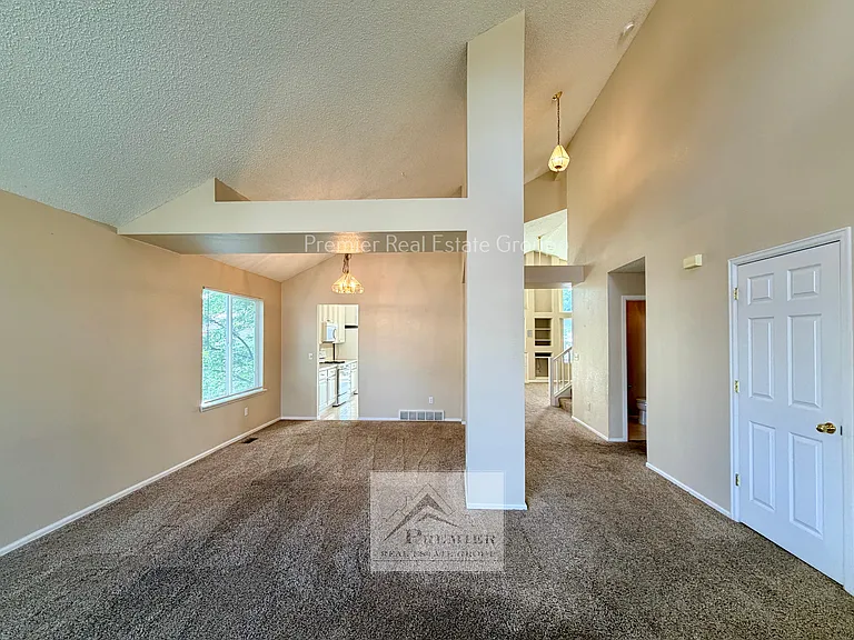 5831 Instone Cir — Photo 11