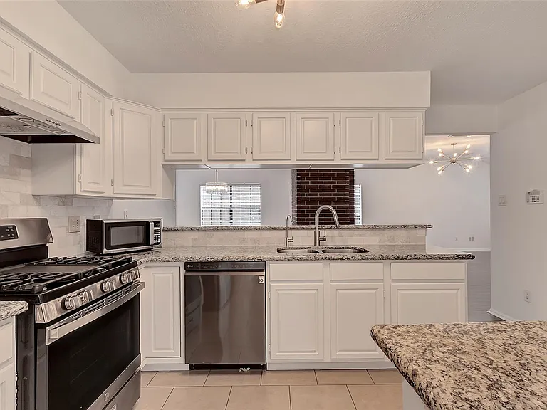 6 Green Slope Pl — Photo 20
