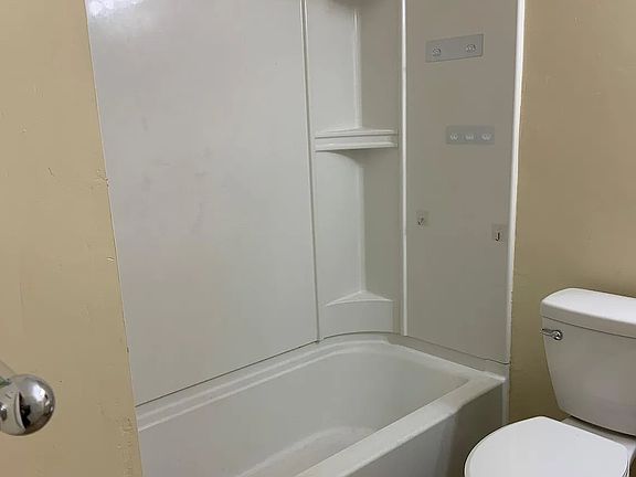 5th image of 828 W 5th St #1
