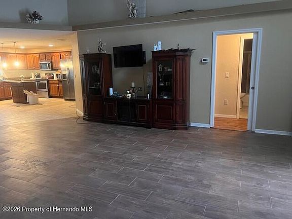 3rd image of 18135 Merwyn Cir