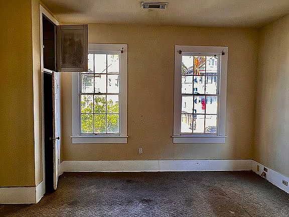 4th image of 905 18th St