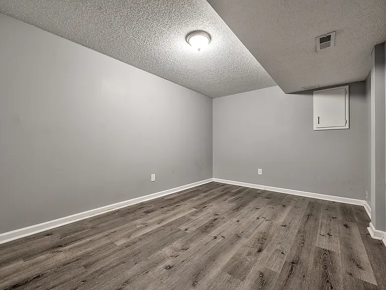 8601 N Pomona Ave — Photo 22