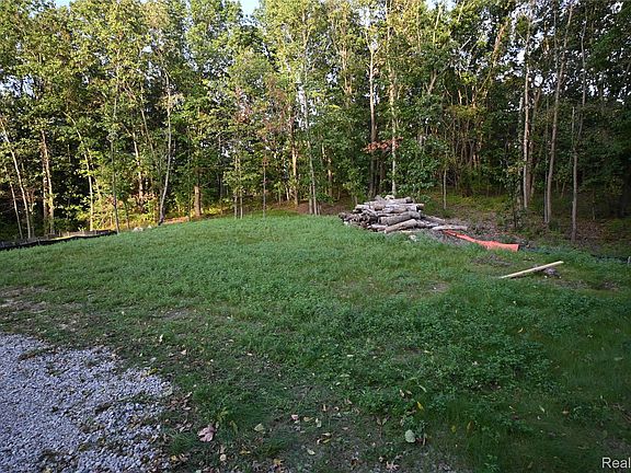 4th image of 4273 Link Dr