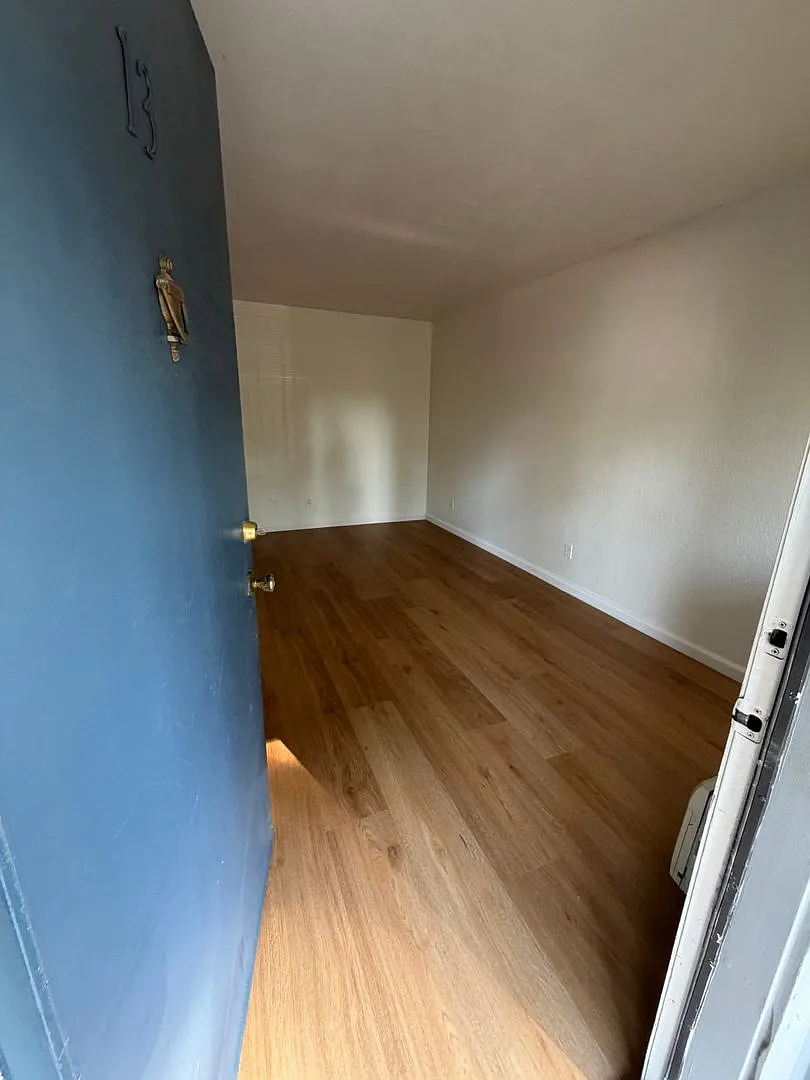 1 bed / 1 bath | Upstairs one bedroom apartment in Oak Park — Photo 1