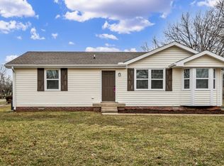 914 Poppy Dr, Clarksville, TN 37042