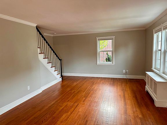3rd image of 110 W 14th St