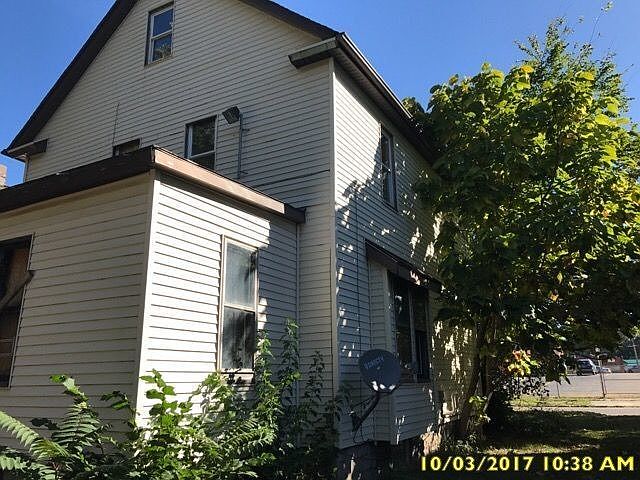 2nd image of 1076 Bellows St