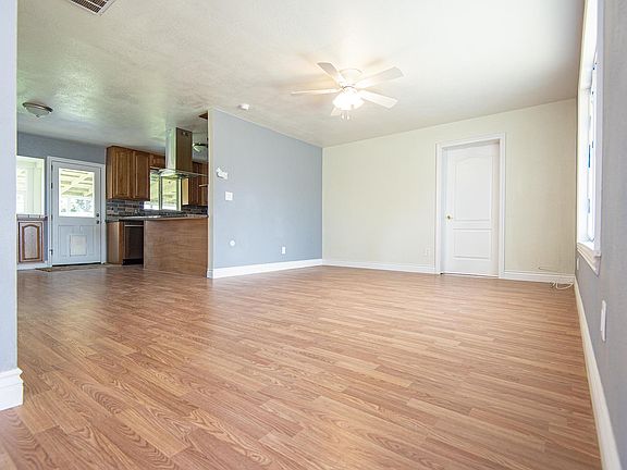5th image of 1614 W Lark Ave