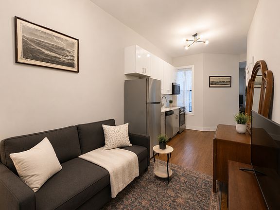 2nd image of 285 Cornelia St APT 1l