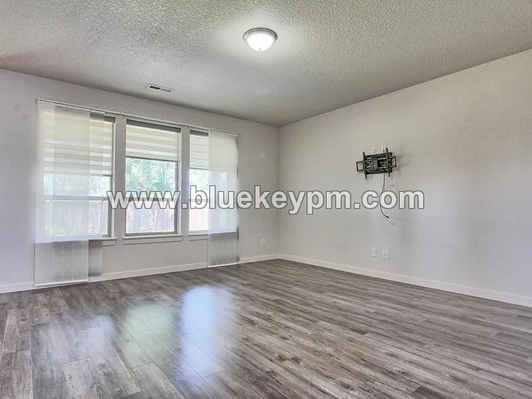 13520 NE 113th Way — Photo 5