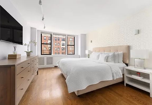 5th image of 200 W 79th St APT 14F
