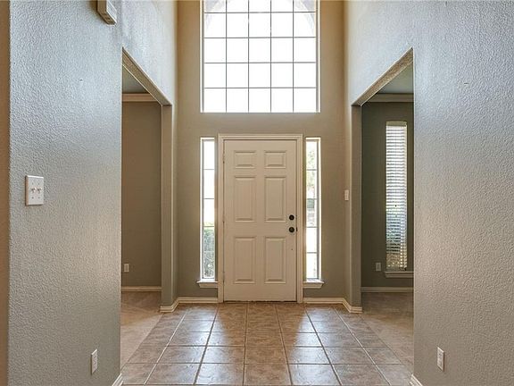 4th image of 225 Elm Ln