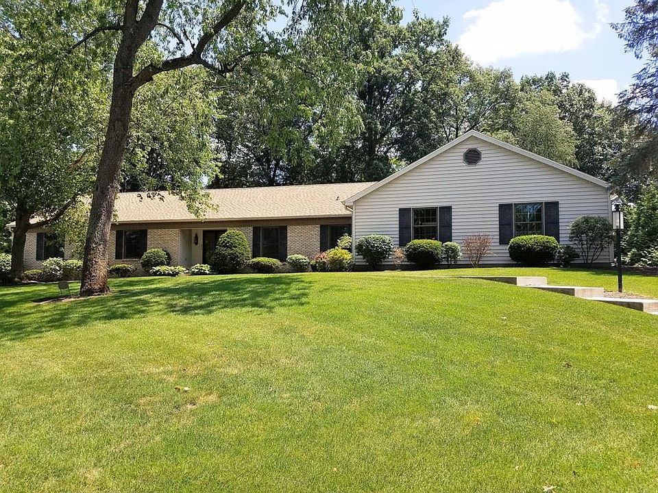 1st image of 1701 Redwood Ln