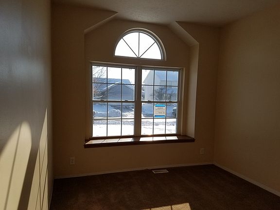 4th image of 709 Cottonwood Cir